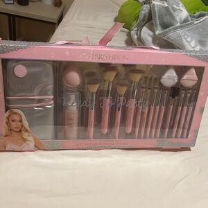 Paris Hilton Pink 18-Piece Face & Eye Brush Set